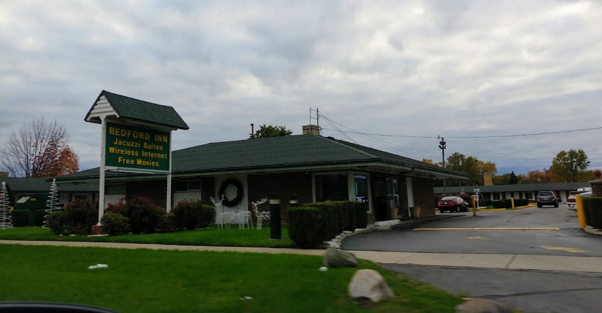 Redford Inn & Jacuzzi Suites